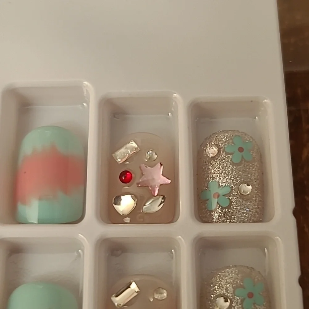 2/$16 3D Rhinestone Glitter Floral Press On Nails